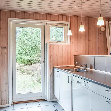Дом отдыха Awesome Home In Blavand With Sauna *