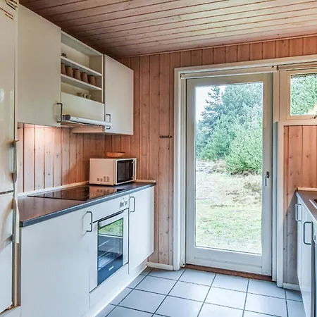 Дом отдыха Awesome Home In Blavand With Sauna