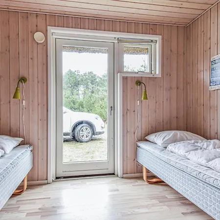 Дом отдыха Awesome Home In Blavand With Sauna *
