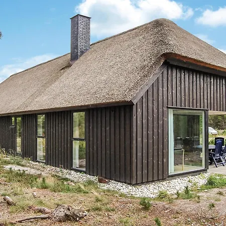 Дом отдыха Awesome Home In Blavand With Sauna Блаванн